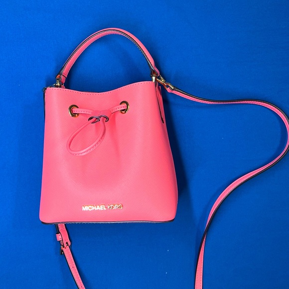 Small coral leather Michael Kors bag - Picture 1 of 2